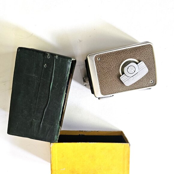 Regular 8mm Movie Camera - Kodak Brownie Camera - Picture 2 of 4